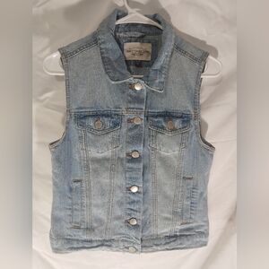 Good Condition Distressed Ashley-Vintage Charm Light Blue Denim Vest Women's S